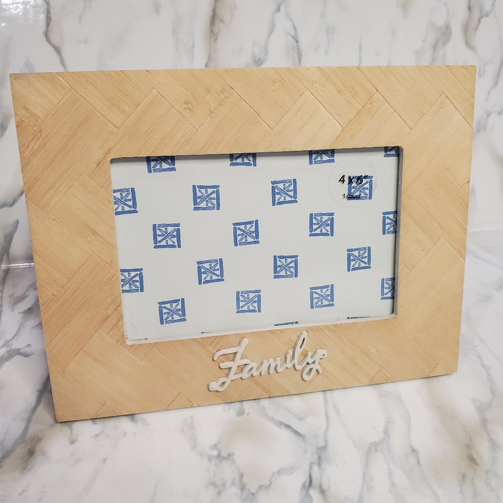 Basketweave Family Wooden  Photo Frame 4 X 6